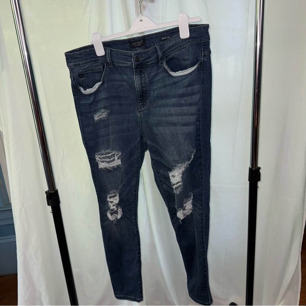 Judy Blue Jeans - Picture 2 of 5